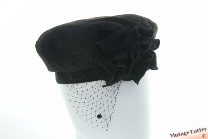 Flexibele cocktailhoed zwart met stukje voile 56-57, Kleding | Dames, Hoeden en Petten, Zo goed als nieuw, Hoed, 56 of 57 cm (M, 7 of 7⅛ inch)
