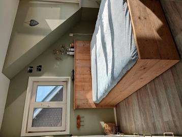 MOOI HOUTEN TWEEPERSOONSBED 160X200 CM beschikbaar voor biedingen