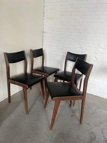 4 vintage designstoelen beschikbaar voor biedingen