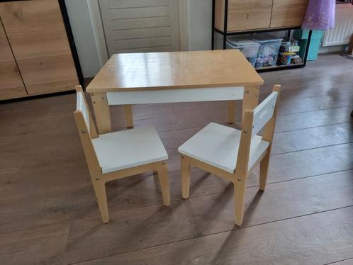 Kindertafel met twee stoelen, Kinderen en Baby's, Kinderkamer | Tafels en Stoelen, Gebruikt, Tafel(s) en Stoel(en), Ophalen
