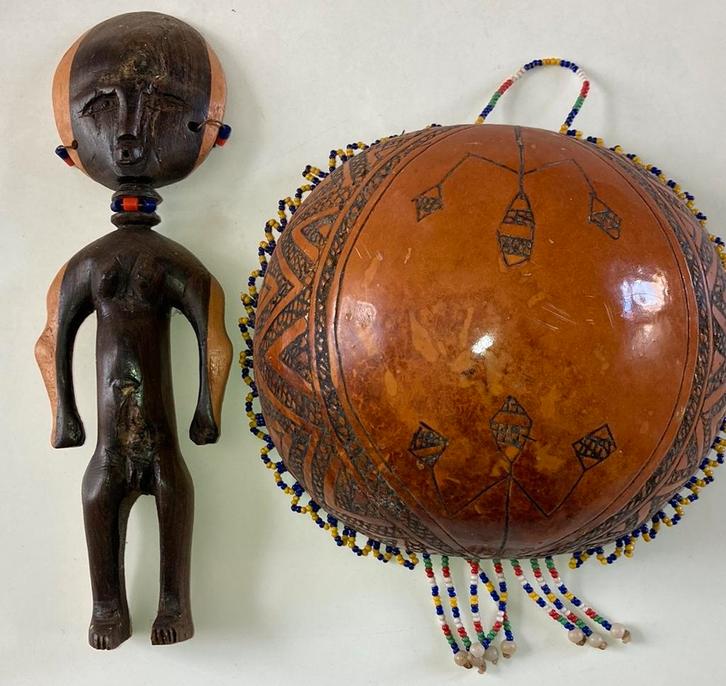 Masai halve kalebas kralen versiering Prijs is per stuk! Pop, Antiek en Kunst, Kunst | Niet-Westerse kunst, Verzenden
