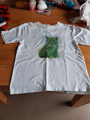 Leuk kinder T-shirt van een poesje beschikbaar voor biedingen