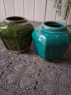 Twee decoratieve potten zijn gember potjes, Ophalen