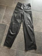 Zwarte imitatie leren broek maat  XS, Zwart, Ophalen of Verzenden, Zo goed als nieuw, Maat 34 (XS) of kleiner