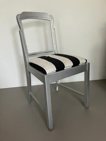 GRATIS 3 eettafel stoelen beschikbaar voor biedingen