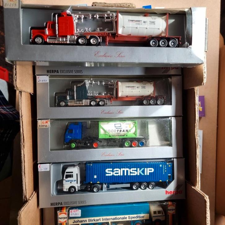 CONHTAINER TRUCKS + DIVERS 1:87-H0, Hobby en Vrije tijd, Modelauto's | 1:87, Zo goed als nieuw, Bus of Vrachtwagen, Herpa, Ophalen of Verzenden