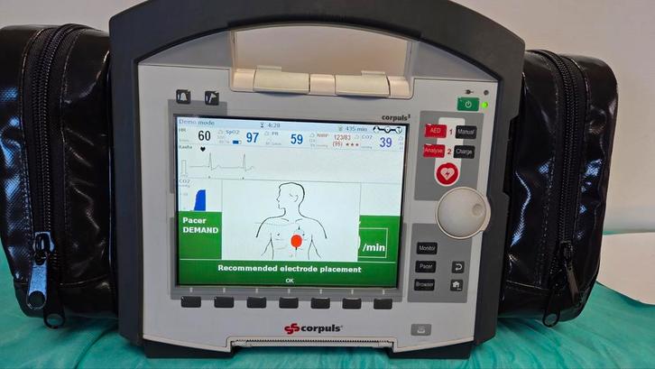 Corpuls monitor patiënt ecg aed Defibrillator spo2 ambulance, Diversen, Verpleegmiddelen, Gebruikt, Ophalen of Verzenden