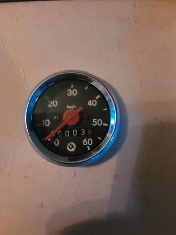 Ouderwetse kilometerteller, oud maar nog nieuw in doos beschikbaar voor biedingen