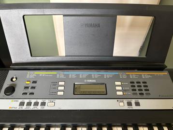Yamaha YPT-240 Keyboard met Standaard beschikbaar voor biedingen
