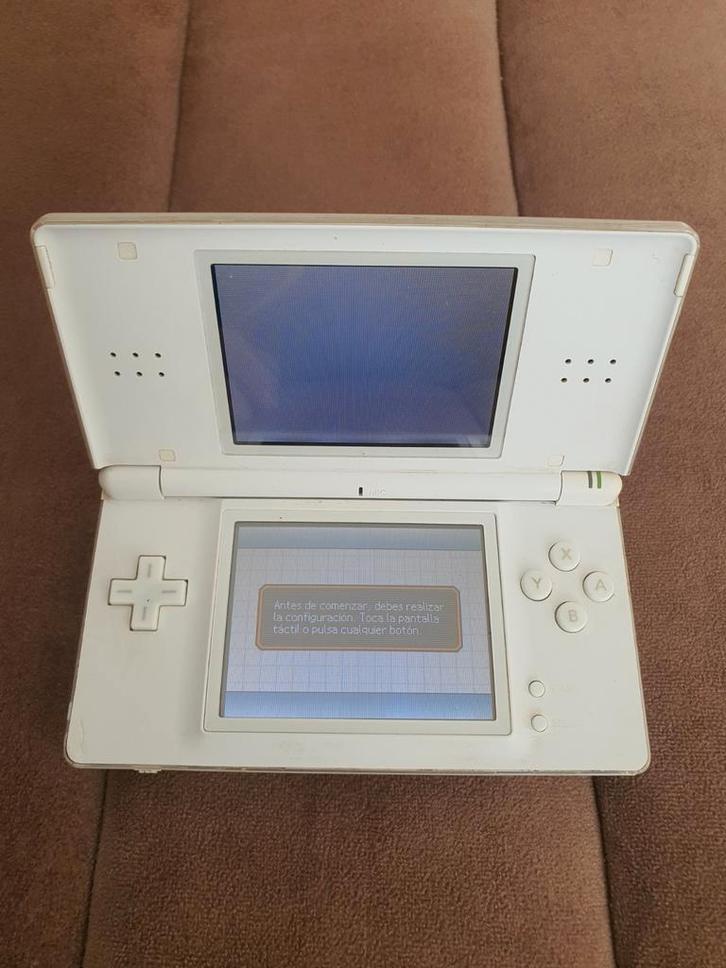Nintendo DS wit bovenste scherm defect, verder werkt hij nog, Spelcomputers en Games, Spelcomputers | Nintendo DS, Zo goed als nieuw