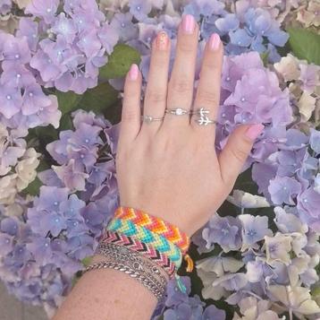 Geknoopte armbandjes (zelf samenstellen mogelijk) beschikbaar voor biedingen