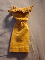 Vintage Barbie knit dress gold, Verzamelen, Poppen, Ophalen of Verzenden, Zo goed als nieuw, Kleertjes