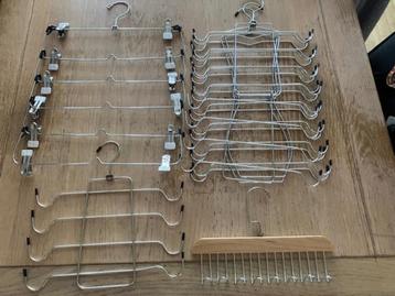 diverse kledinghangers voor sjaaltjes,stropdassen etc. beschikbaar voor biedingen