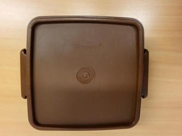 Tupperware schaal.                         Kleur: bruin.   beschikbaar voor biedingen