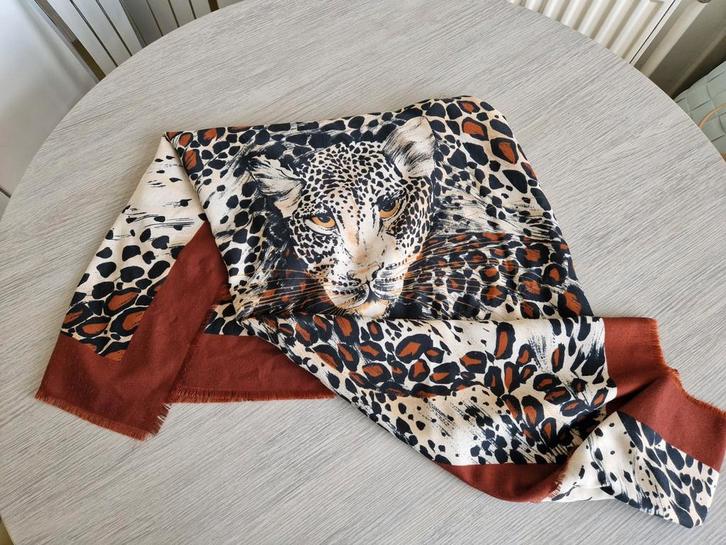 Sjaal panter, Kleding | Dames, Mutsen, Sjaals en Handschoenen, Zo goed als nieuw, Sjaal, Ophalen of Verzenden