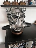 FALLOUT T-60 helm met hardhout standaard, Ophalen of Verzenden, Zo goed als nieuw