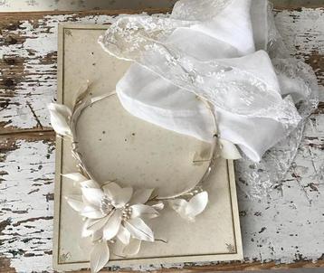 Tiara/stoffen Tiara/Frans/wassen knopjes beschikbaar voor biedingen