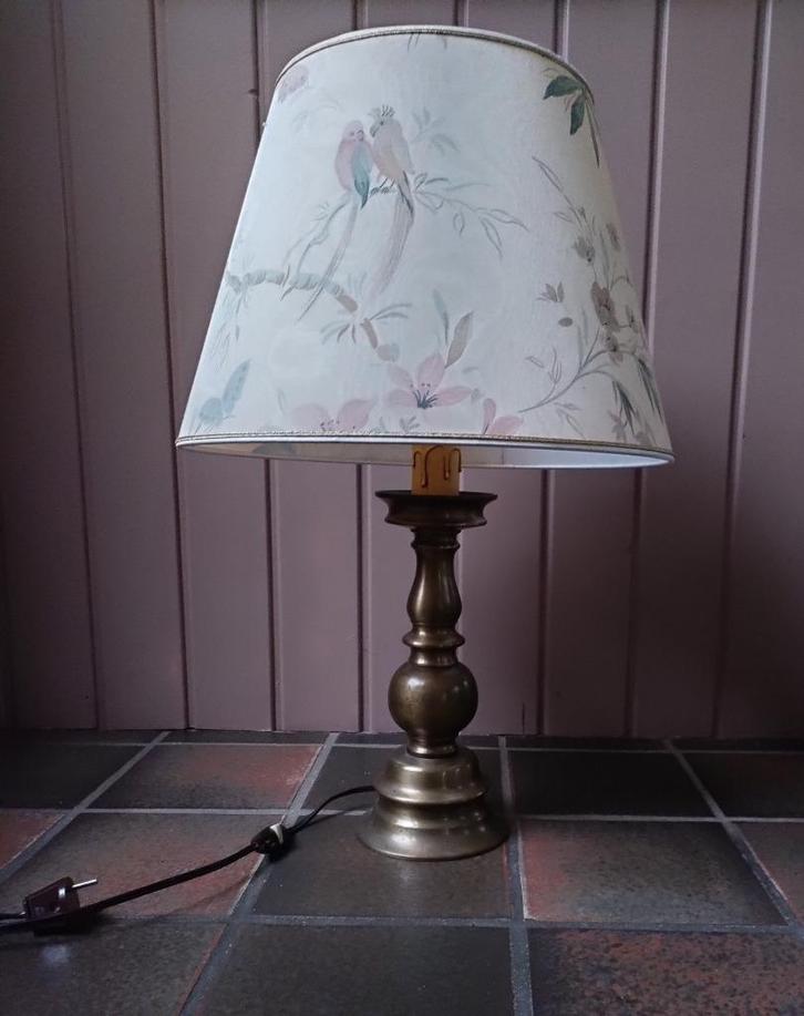 Tafellamp met messing voet en kap, Huis en Inrichting, Lampen | Tafellampen, Gebruikt, 50 tot 75 cm, Metaal, Stof, Ophalen of Verzenden