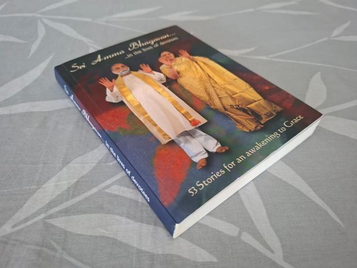 SRI AMMA BHAGAVAN....in the lives of devotees, Boeken, Esoterie en Spiritualiteit, Gelezen, Ophalen of Verzenden