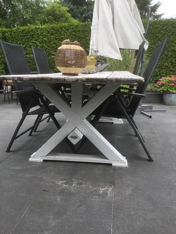 Tuintafel kloostertafel eiken beschikbaar voor biedingen