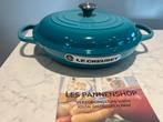 Nieuwe Le Creuset Campagnard Caribean Teal 26 cm, Gietijzer, Nieuw, Ophalen of Verzenden, Keramische plaat