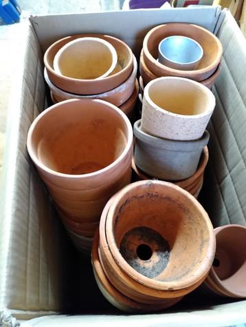  Rode aardewerk bloempotten beschikbaar voor biedingen