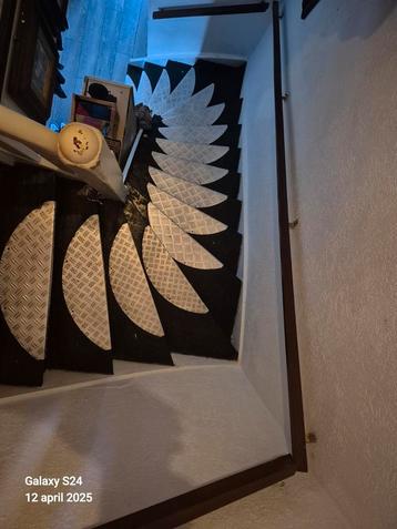 Aluminium halve maantjes voor op de trap. beschikbaar voor biedingen