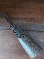 Geitenbel met leren sleetse riem, Ophalen of Verzenden