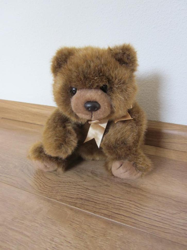 TY 1998 superzacht bruin langharige pluche beer satijn strik, Kinderen en Baby's, Speelgoed | Knuffels en Pluche, Nieuw, Beer