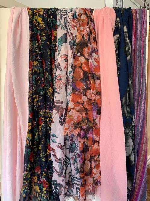 Sjaals  diverse kleuren en multicolor prijs = per stuk, Kleding | Dames, Mutsen, Sjaals en Handschoenen, Gedragen, Sjaal, Maat 46/48 (XL) of groter