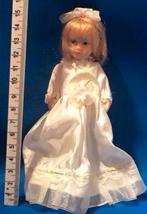 Porseleinen Popje in Witte Jurk, Verzamelen, Poppen, Ophalen of Verzenden, Zo goed als nieuw, Pop