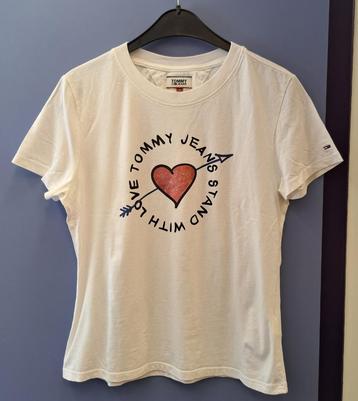 Tommy Hilfiger wit shirt met tekst + rood hart mt S nr 45963 beschikbaar voor biedingen