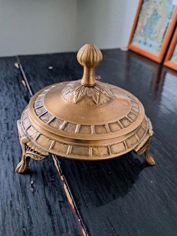 Antiek Messing Deksel Ornament beschikbaar voor biedingen