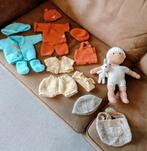 Pop Guusje met kleding en reiswieg, zie omschrijving, Kinderen en Baby's, Speelgoed | Poppen, Ophalen of Verzenden, Zo goed als nieuw