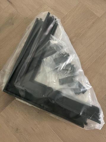 Daktrim buitenhoek 40 x 40 zwart beschikbaar voor biedingen