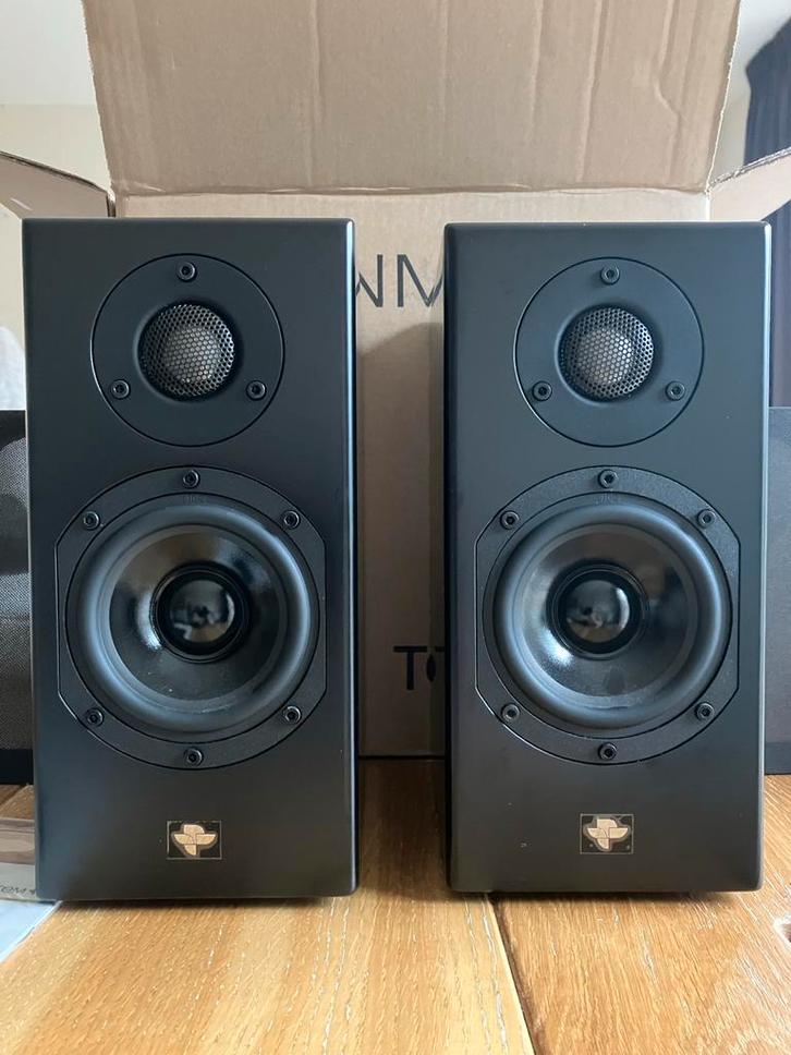 Totem Kin Monitor - zeer mooie staat!, Audio, Tv en Foto, Luidsprekers, Zo goed als nieuw, Front, Rear of Stereo speakers, Minder dan 60 watt