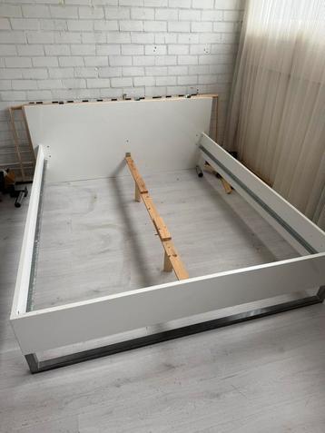 Bed zonder lattenbodem wit