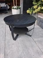 Zwarte metalen salontafel van mangohout merk Goossens., Huis en Inrichting, Ophalen, Zo goed als nieuw