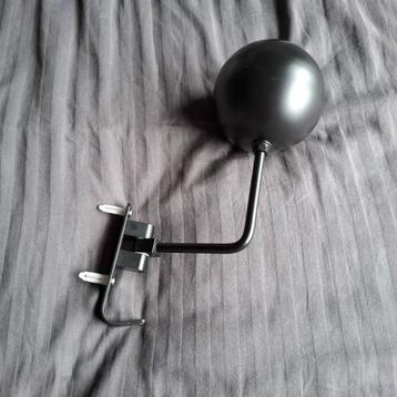 Muurhanger voor Helm en Rugtas beschikbaar voor biedingen