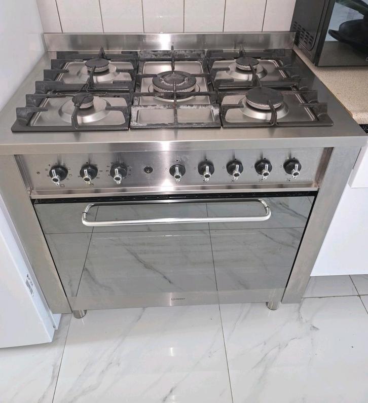 Indesit gas/elektra fornuis, Witgoed en Apparatuur, Fornuizen, Zo goed als nieuw, Vrijstaand, Gas, 5 kookzones of meer, 90 tot 95 cm