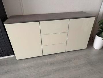 Hoogglans dressoir te koop beschikbaar voor biedingen