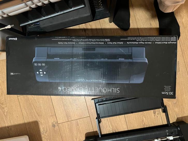 Silhouette Cameo 4 + veel extra's! Z.g.a.n., Hobby en Vrije tijd, Borduren en Borduurmachines, Gebruikt, Onderdeel of Toebehoren