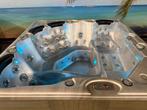 Sunspa 6 persoons jacuzzi 2 ligplaatsen