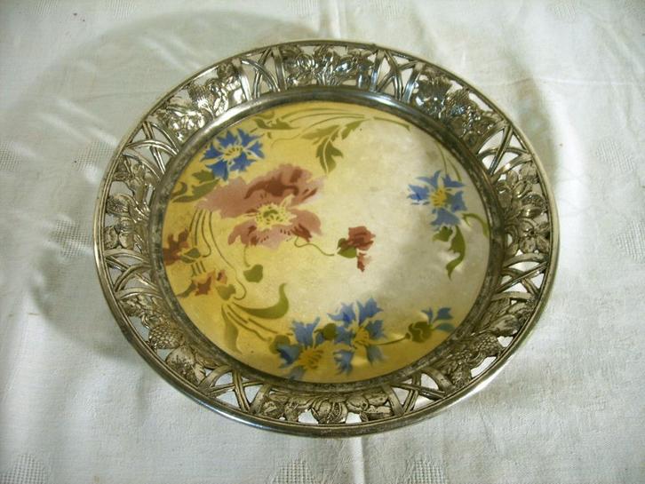Antieke porseleinen schaal met verzilverde rand, Antiek en Kunst, Antiek | Schalen, Ophalen of Verzenden