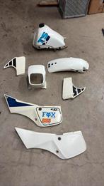 Suzuki Tsx tank en plastic in wit zijkappen koplampkap, Fietsen en Brommers, Ts 50 xk, Suzuki, Tank, Ophalen of Verzenden