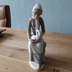 Spaans porceleinen beeld van Casades vintage 23 cm., Verzamelen, Beelden en Beeldjes, Ophalen of Verzenden, Zo goed als nieuw