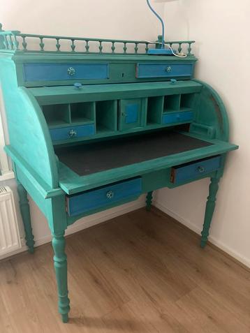 Secretaire beschikbaar voor biedingen