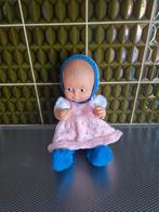 Vintage pop Famosa met kleertjes babypop, Verzamelen, Poppen, Ophalen, Zo goed als nieuw, Pop