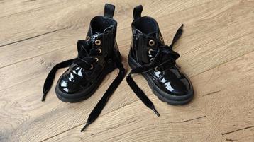 Veterboots

Meisje maat 20-21  beschikbaar voor biedingen