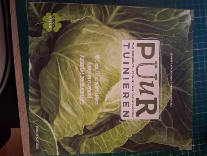 Puur tuinieren / jennifer stackhouse. Zgan, Boeken, Wonen en Tuinieren, Zo goed als nieuw, Tuinieren en Tuinplanten, Ophalen of Verzenden